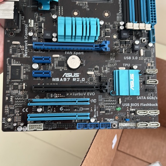 Computer mother board. - Picture 4 of 5